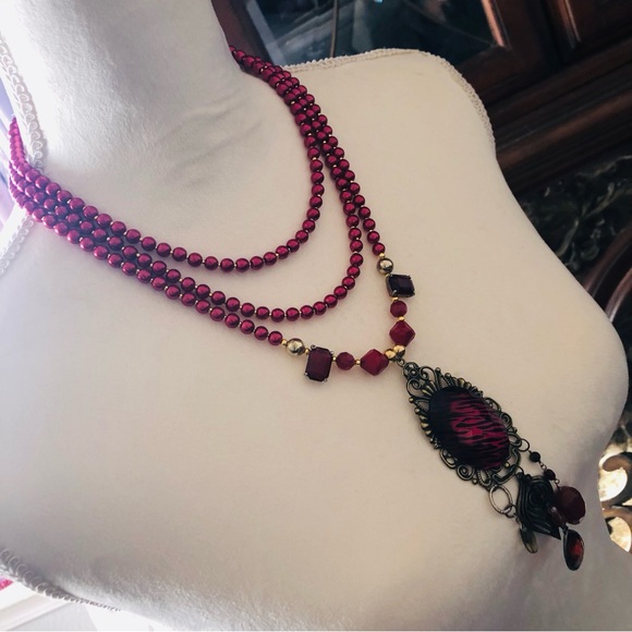 Handcrafted repurpose red filigree cameo gem Czech glass Pearl toggle necklace - Picture 4 of 9